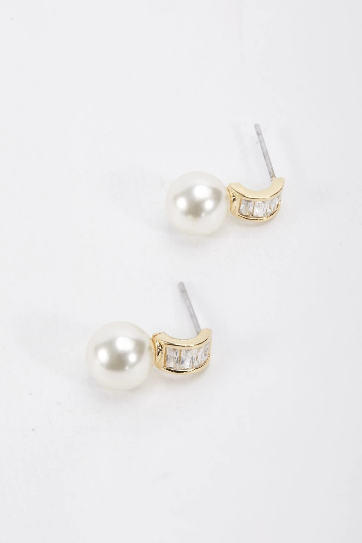 Gold Tone Drop Pearl Earrings 5 Gold Tone Drop Pearl Earrings - Image 3