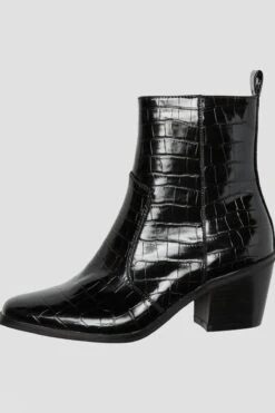 Grila Boot In Black -Fashion Clothing Accessories Store carraig donn grila boot in black 491834