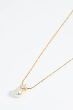 Pearl Pendant Necklace With Diamante