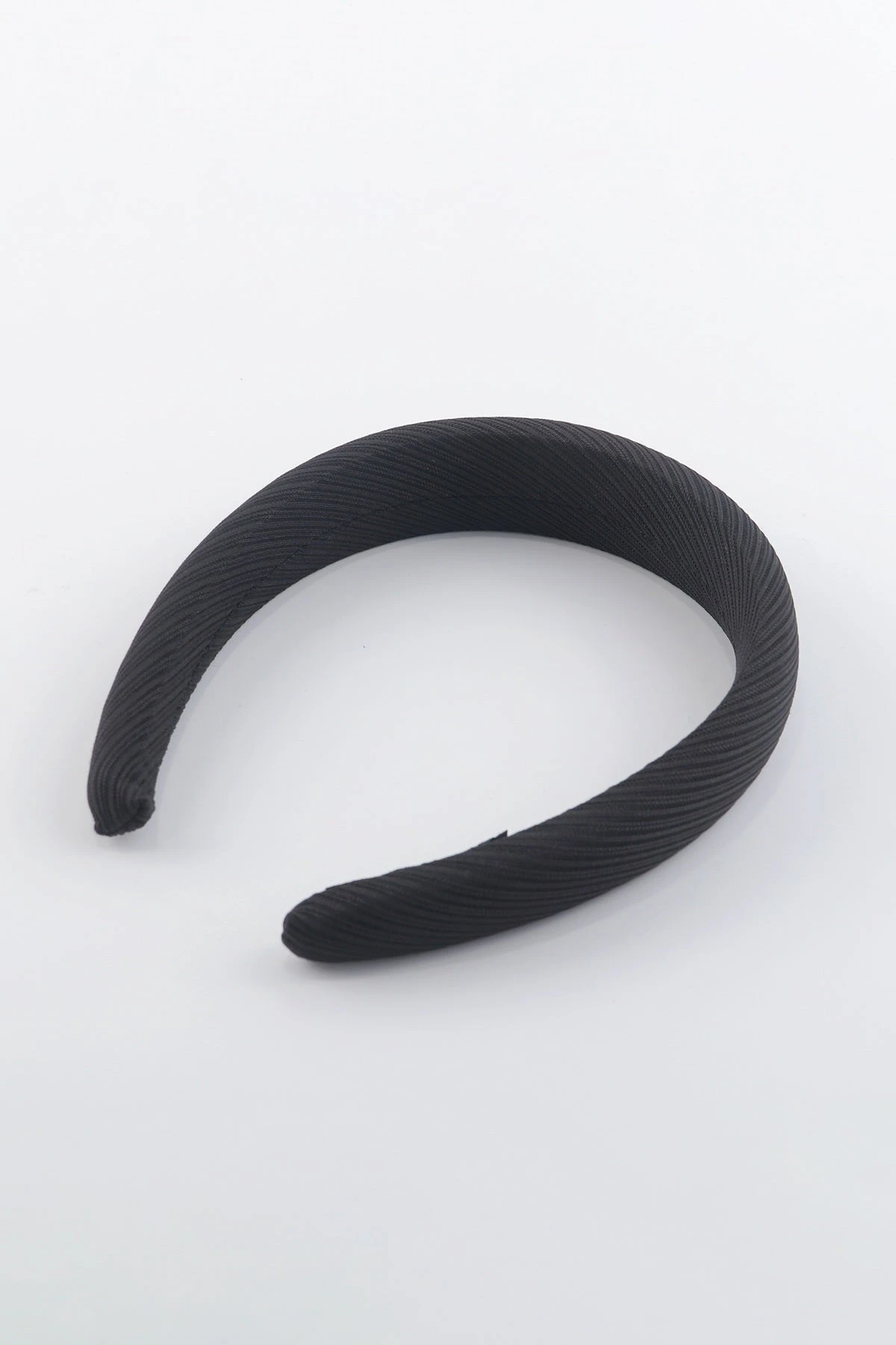 Textured Hairband In Black 3 Textured Hairband In Black